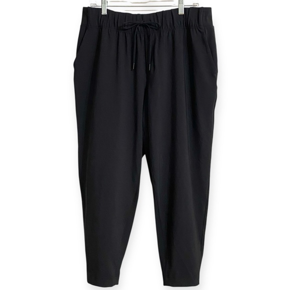 LIVI Black Activewear Pants with Pockets - Picture 2 of 8